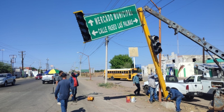 REINSTALAN SEMÁFOROS EN CRUCERO DE LA 5 DE FEBRERO Y LAS PALMAS