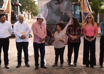 DA LAMARQUE CANO BANDERAZO A PAVIMENTACIÓN EN CALLE VALLE DEL TRIGO