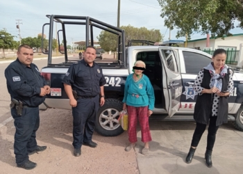 AUXILIAN POLICÍAS MUNICIPALES A ABUELITA EXTRAVIADA EN MARTE R. GÓMEZ Y TOBARITO