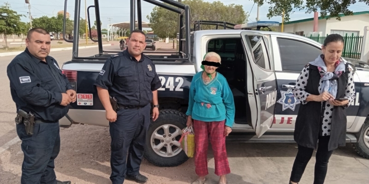 AUXILIAN POLICÍAS MUNICIPALES A ABUELITA EXTRAVIADA EN MARTE R. GÓMEZ Y TOBARITO