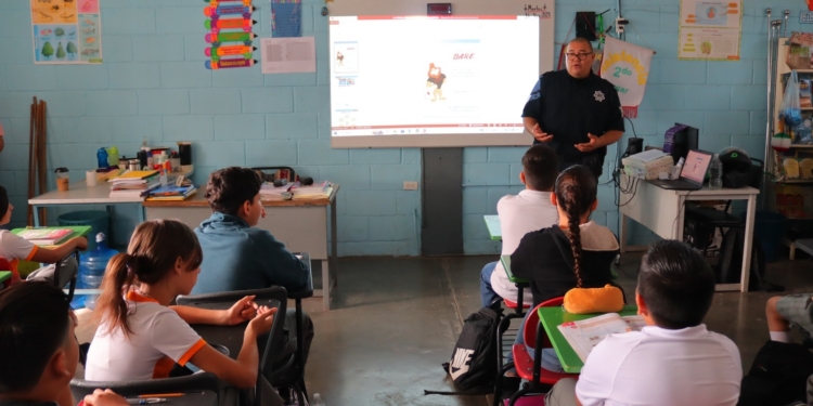 REALIZA PROGRAMAS PREVENTIVOS PLÁTICA PARA FORTALECER VÍNCULOS CON LA COMUNIDAD