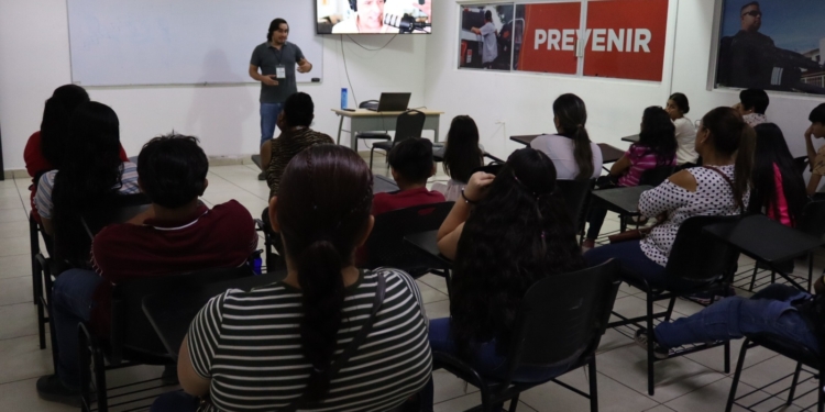 IMPARTE TALLER PARA PADRES UNIDAD ESPECIALIZADA PARA EL MENOR DE LA SSPM
