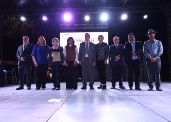 RECIBEN ANITA LÓPEZ RODRÍGUEZ Y ALFONSO ROBINSON BOURS ALMADA RECONOCIMIENTO COMO CIUDADANA Y CIUDADANO DISTINGUIDO 2023