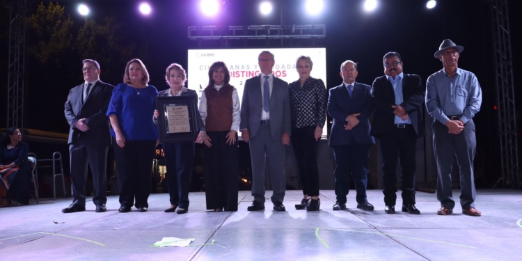 RECIBEN ANITA LÓPEZ RODRÍGUEZ Y ALFONSO ROBINSON BOURS ALMADA RECONOCIMIENTO COMO CIUDADANA Y CIUDADANO DISTINGUIDO 2023