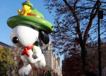PIKACHU, GROGU, SNOOPY Y MAS FLOTAN POR LAS CALLES DE NY EN EL DESFILE DE THANKSGIVING