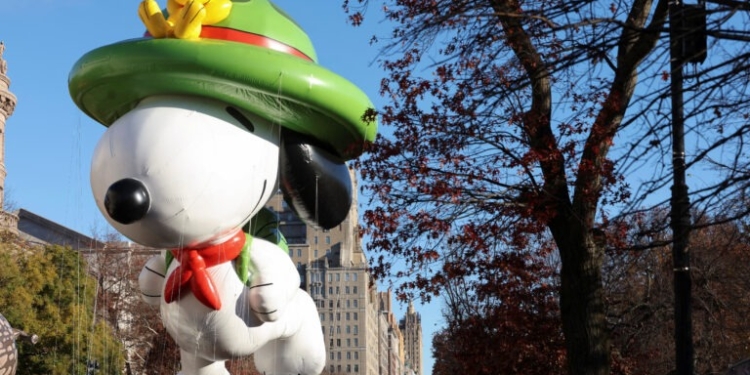 PIKACHU, GROGU, SNOOPY Y MAS FLOTAN POR LAS CALLES DE NY EN EL DESFILE DE THANKSGIVING