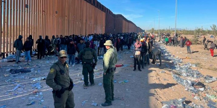 ARIZONA ENVÍA SOLDADOS A LA FRONTERA CON MÉXICO PARA LIDIAR CON FLUJO DE MIGRANTES