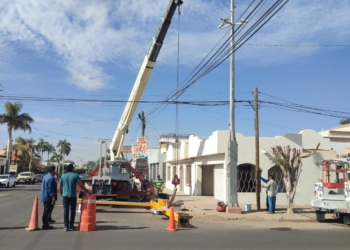 REINSTALAN SEMÁFORO DE LA CALIFORNIA Y CANANEA