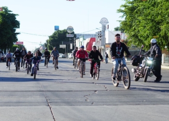 REALIZAN PASEO CICLISTA NAVIDEÑO