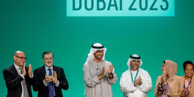 ACUERDO HISTÓRICO EN LA COP28 PARA EL INICIO DEL FIN DE LA ERA DE LOS COMBUSTIBLES FÓSILES