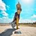 ASÍ SE VE LA ENORME ESTATUA DE SHAKIRA EN BARRANQUILLA