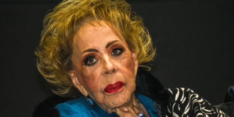 SILVIA PINAL SE RECUPERÁ DE INFLUENZA Y PODRÍA SALIR PARA FIN DE AÑO