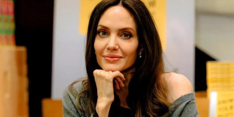 ANGELINA JOLIE DICE QUE HOLLYWOOD NO ES UN LUGAR SANO