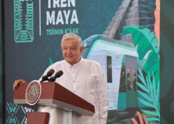 AMLO ABORDA EL PRIMER VIAJE DEL TREN MAYA
