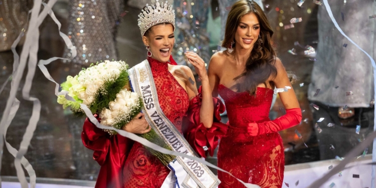 UNA DOCENTE DE 27 AÑOS, LA PRIMERA MADRE EN GANAR LA CORONA DEL CERTAMEN MISS VENEZUELA