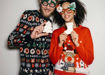 UGLY SWEATERS: QUÉ SON, ORIGEN Y EVOLUCIÓN NAVIDEÑOS