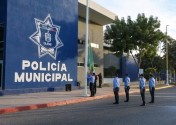 FOMENTAN DISCIPLINA CON LUNES CÍVICO EN LA CORPORACIÓN POLICIAL