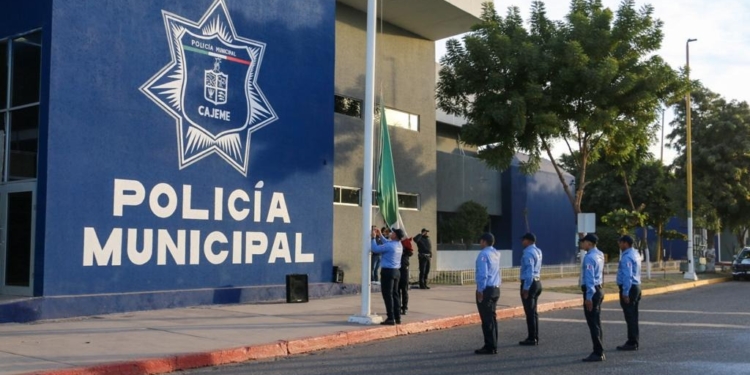FOMENTAN DISCIPLINA CON LUNES CÍVICO EN LA CORPORACIÓN POLICIAL