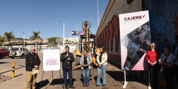 INICIA OBRA DE PAVIMENTACIÓN EN 300 Y 5 DE FEBRERO