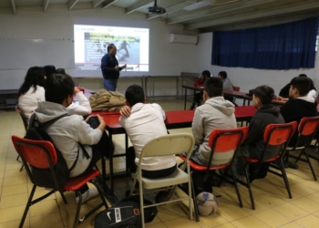 IMPARTE PROGRAMAS PREVENTIVOS PLÁTICA SOBRE PREVENCIÓN DEL DELITO EN VIOLENCIA ESCOLAR