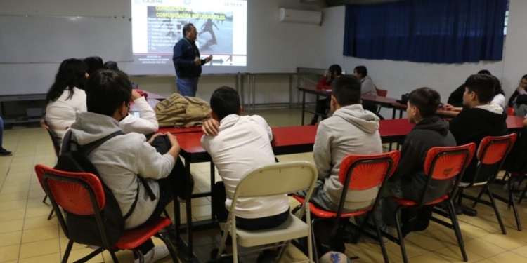 IMPARTE PROGRAMAS PREVENTIVOS PLÁTICA SOBRE PREVENCIÓN DEL DELITO EN VIOLENCIA ESCOLAR