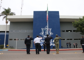 EFECTÚAN TRADICIONAL LUNES CÍVICO EN LA CORPORACIÓN POLICIAL