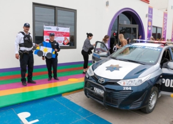 VISITAN POLICÍAS MUNICIPALES A NIÑAS Y NIÑOS DEL INSTITUTO LEARN AND FUN