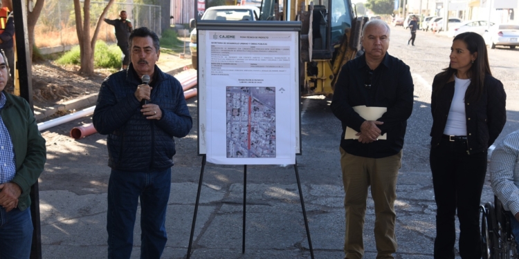 INICIA LAMARQUE CANO OBRA DE PAVIMENTACIÓN E INFRAESTRUCTURA HIDROSANITARIA EN CALLE OTANCAHUI