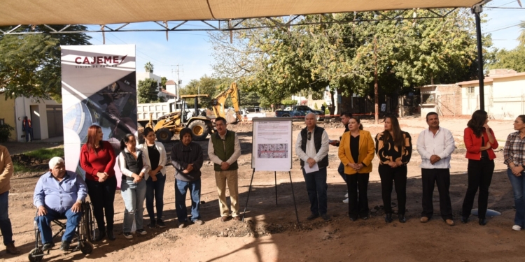DA LAMARQUE CANO BANDERAZO A PAVIMENTACIÓN EN CALLE TETABIATE