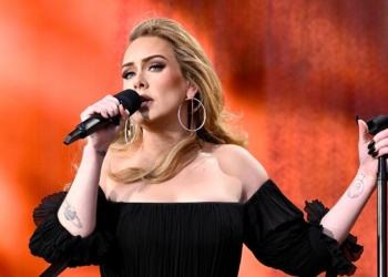 ADELE POSPONE CONCIERTOS POR ENFERMEDAD