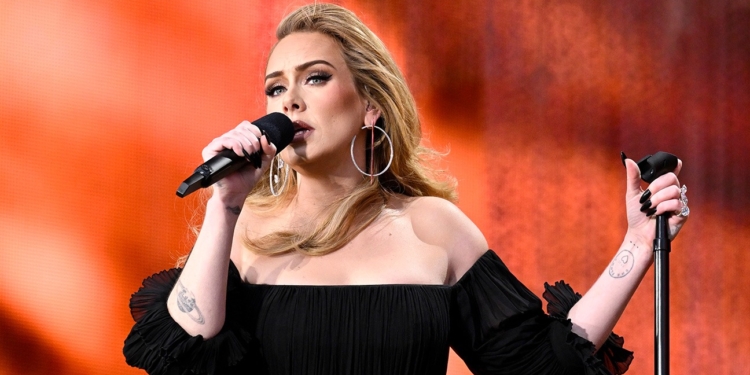ADELE POSPONE CONCIERTOS POR ENFERMEDAD