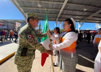 GOBIERNO MUNICIPAL REALIZA ACTO DE INCINERACIÓN Y ABANDERAMIENTO EN CONMEMORACIÓN AL DÍA DE LA BANDERA NACIONAL