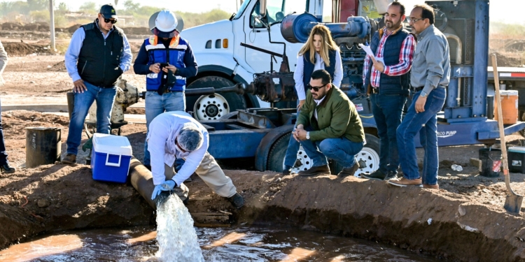 COMPRUEBAN CALIDAD Y VOLUMEN DE AGUA DE NUEVO POZO QUE MEJORARÁ EL SERVICIO DE LAS COLONIAS DEL SUR-ORIENTE DE CAJEME