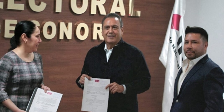 BELTRONES RIVERA ACUDE A SOLICITAR SU REGISTRO COMO CANDIDATO AL SENADO POR SONORA