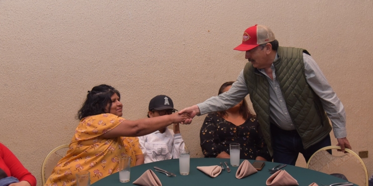 RECONOCE AYUNTAMIENTO A INTENDENTES, RECOLECTORES DE BASURA Y DE SERVICIOS GENERALES EN SU DÍA