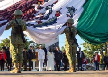 REALIZA GOBIERNO MUNICIPAL DESFILE CÍVICO POR EL DÍA DE LA BANDERA
