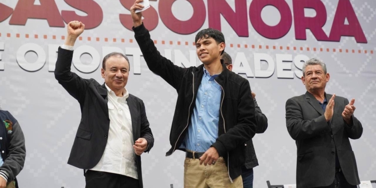 CONSTATA GOBERNADOR DURAZO AVANCES DEL HOSPITAL GENERAL, ENTREGA BECAS Y APOYOS DE VIVIENDA EN NAVOJOA