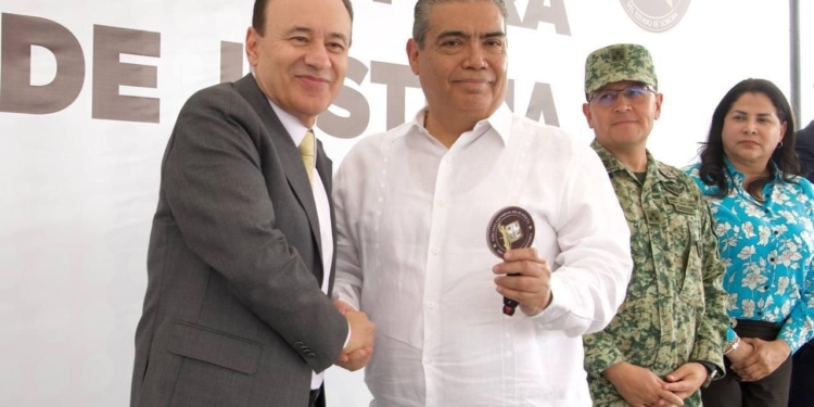 ENTREGA GOBERNADOR ALFONSO DURAZO PATRULLAS PARA FORTALECER LABOR DE LA FGJE