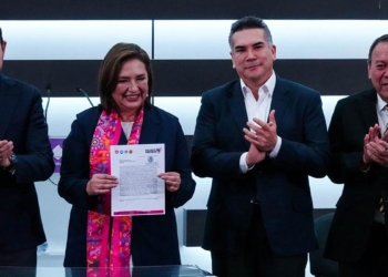 XÓCHITL GÁLVEZ ENTREGA SOLICITUD DE REGISTRO ANTE EL INE COMO CANDIDATA A LA PRESIDENCIA