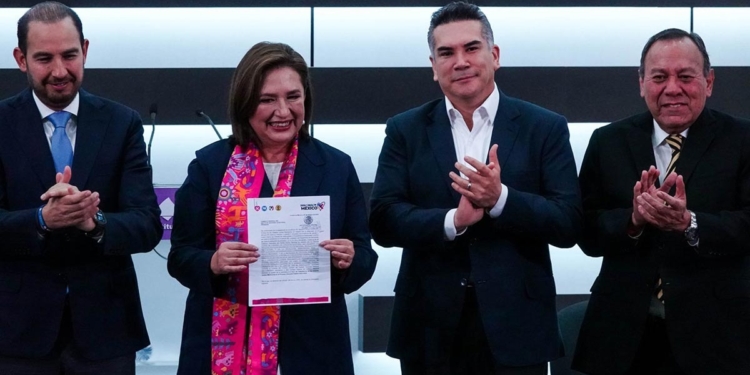 XÓCHITL GÁLVEZ ENTREGA SOLICITUD DE REGISTRO ANTE EL INE COMO CANDIDATA A LA PRESIDENCIA