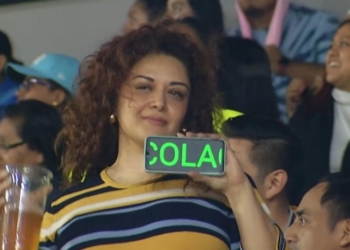 MUJER SE HACE VIRAL POR PEDIR «COLÁGENO» EN PLENO ESTADIO Y RECIBIR PECULIAR RESPUESTA