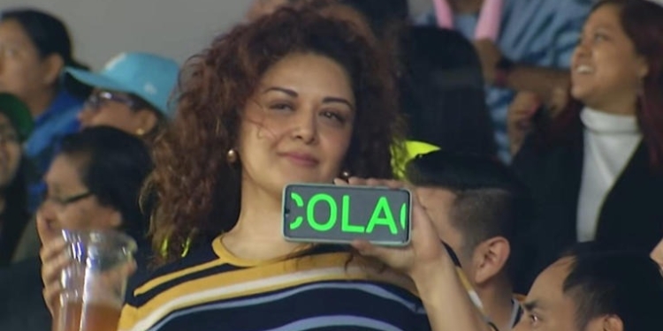 MUJER SE HACE VIRAL POR PEDIR «COLÁGENO» EN PLENO ESTADIO Y RECIBIR PECULIAR RESPUESTA