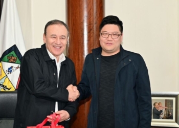 SOSTIENE GOBERNADOR DURAZO REUNIÓN CON EMPRESARIOS LÍDERES EN LA FABRICACIÓN DE TEXTILES