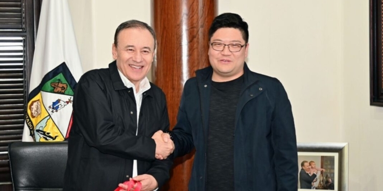 SOSTIENE GOBERNADOR DURAZO REUNIÓN CON EMPRESARIOS LÍDERES EN LA FABRICACIÓN DE TEXTILES