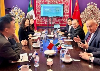GOBERNADOR SOSTIENE ENCUENTRO CON DIRECTIVOS DE EMPRESA GENERADORA DE ENERGÍAS LIMPIAS