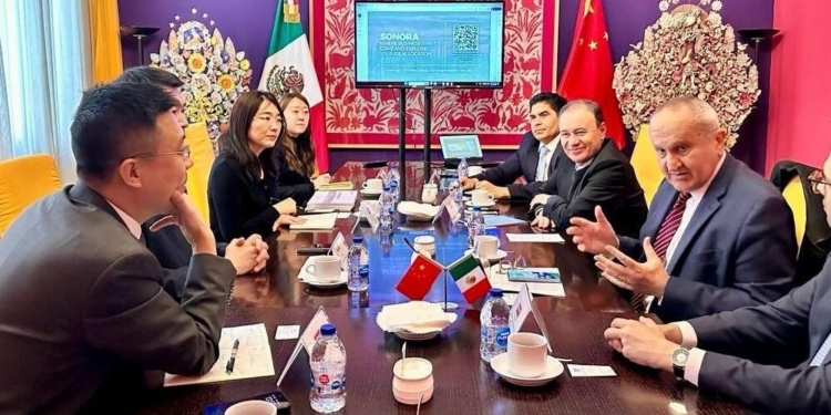 GOBERNADOR SOSTIENE ENCUENTRO CON DIRECTIVOS DE EMPRESA GENERADORA DE ENERGÍAS LIMPIAS