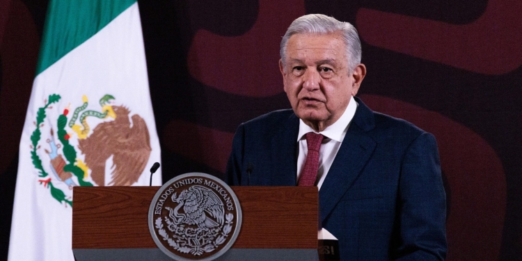“HAY BOMBARDEO DE MENTIRAS, CALUMNIAS”: AMLO ACUSA QUE PERIODISMO VIVE MOMENTOS “MUY VERGONZOSOS”