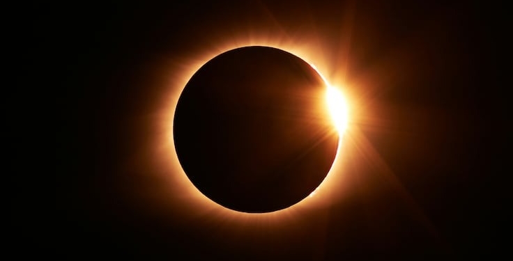 LE PIDEN MATRIMONIO DURANTE EL ECLIPSE