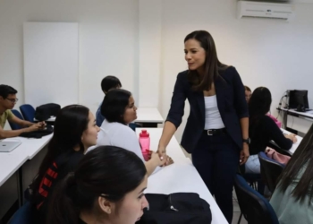 INCENTIVA ANABEL ACOSTA A JÓVENES A SALIR A VOTAR