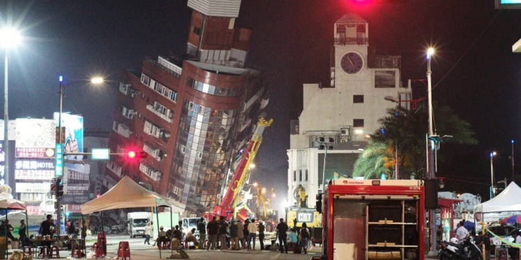 AL MENOS 9 PERSONAS MUERTAS Y MÁS DE 800 HERIDAS TRAS UN TERREMOTO DE MAGNITUD 7,4 EN TAIWÁN